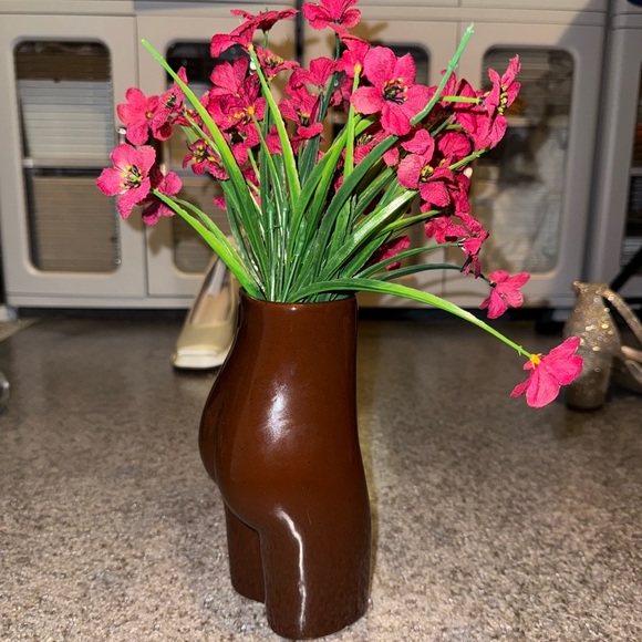 Brown Ceramic Woman’s Body Vase - Picture 3 of 4